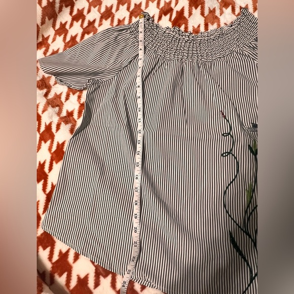 Women’s Shirt, Embroidered- Lightweight - Picture 6 of 8